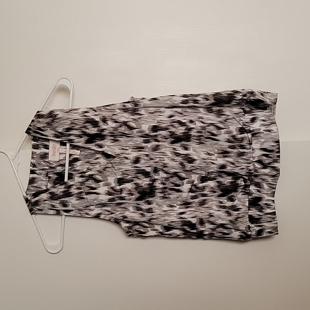 Women's size 2 V-neck blouse, Laundry by Shelli Segal, EUC